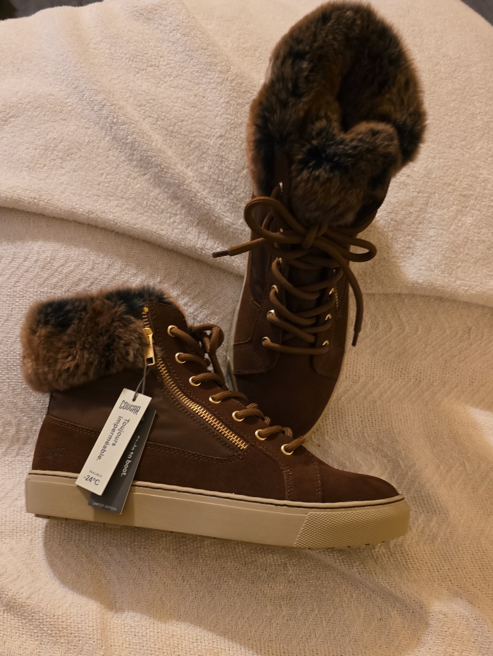 Cougar Dublin NWT Brown Suede Real Rabbit Fur Waterproof Booties 9